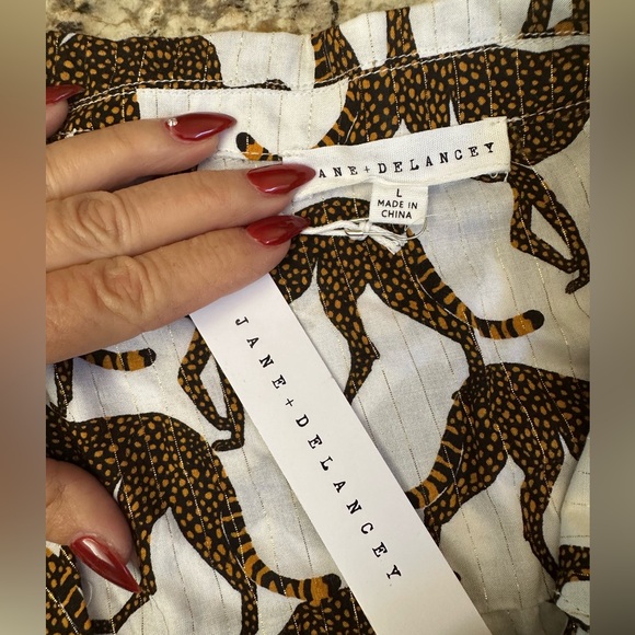 Jane + Delancey sz large button down short sleeve blouse cheetah print cats - Picture 6 of 8